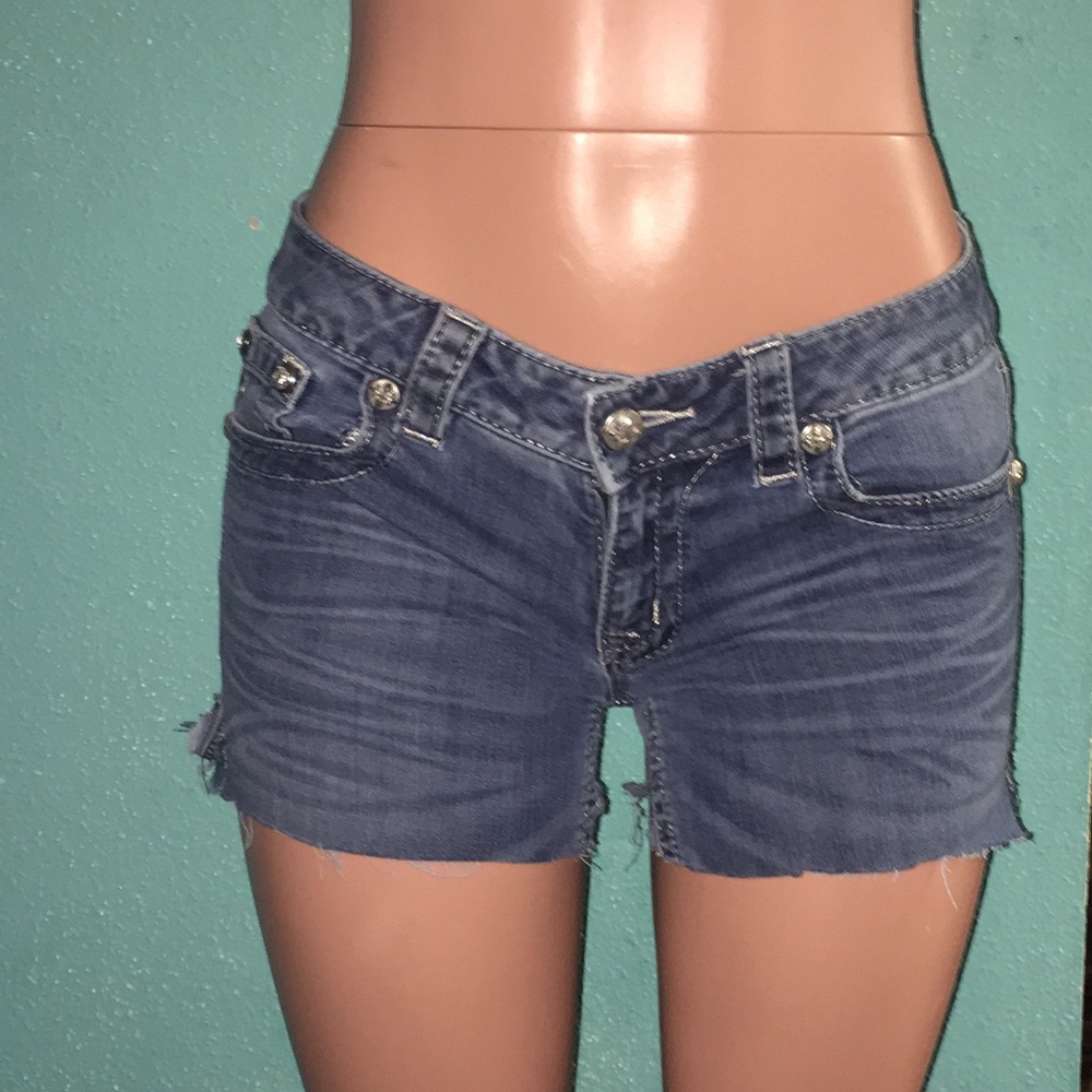 Shorts - Picture 3 of 3